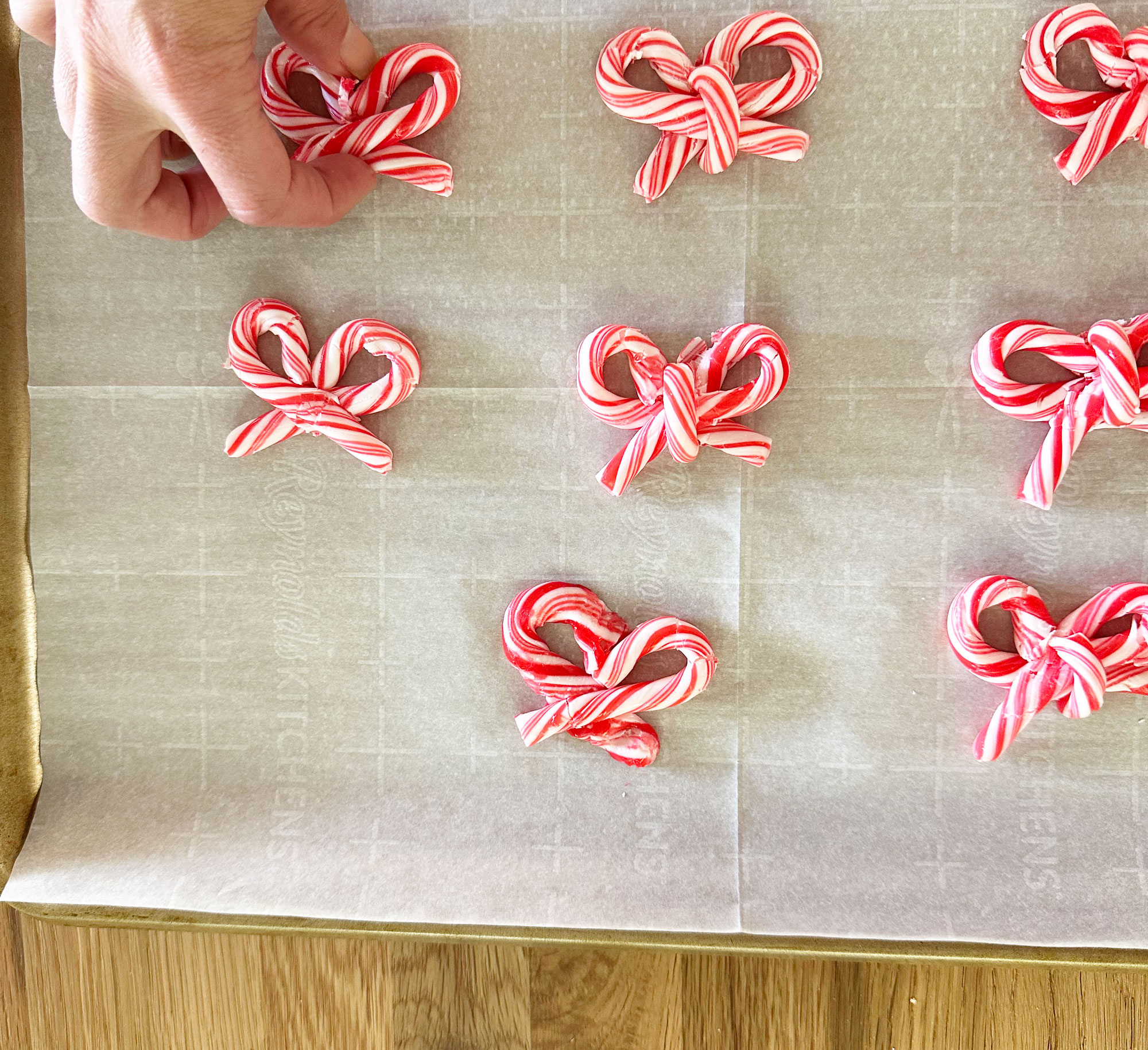 Candle cane bows DIY