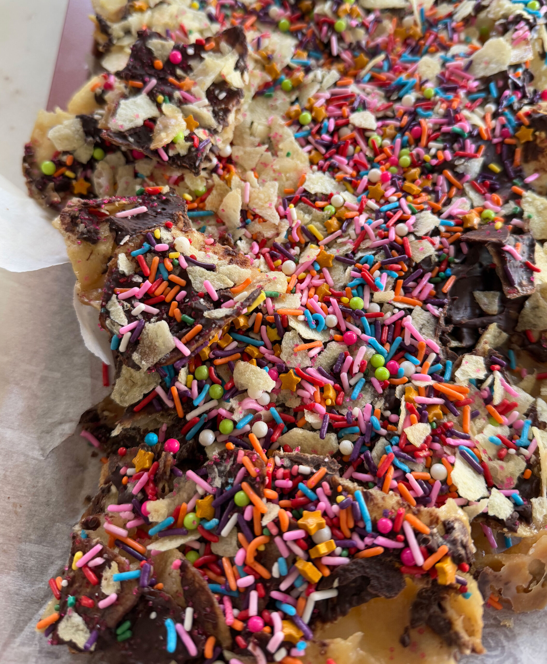 Al the sprinkles- how to make Valentines crack to enjoy.