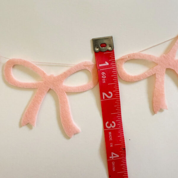 Small bow garland.