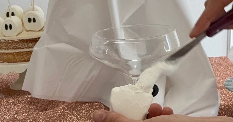 Marshmallow ghost cocktail