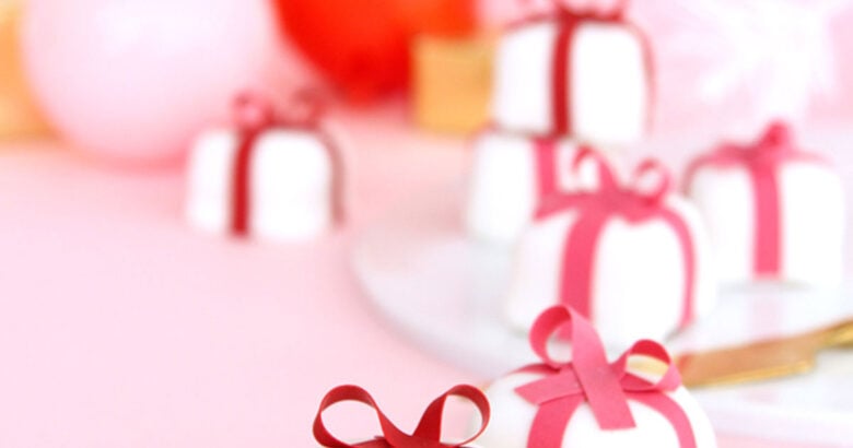 Present cakes with bows.