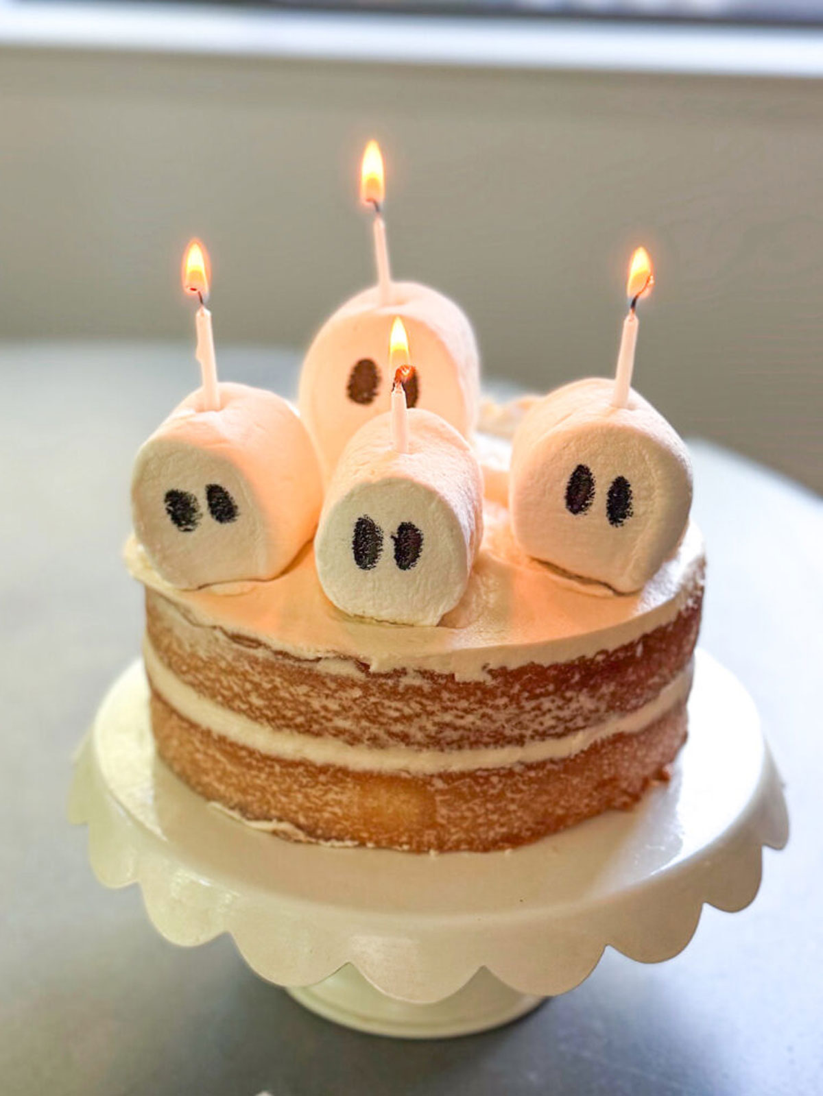 DIY marshmallow ghost birthday cake.